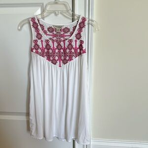 So pretty Lucky Brand white sleeveless top